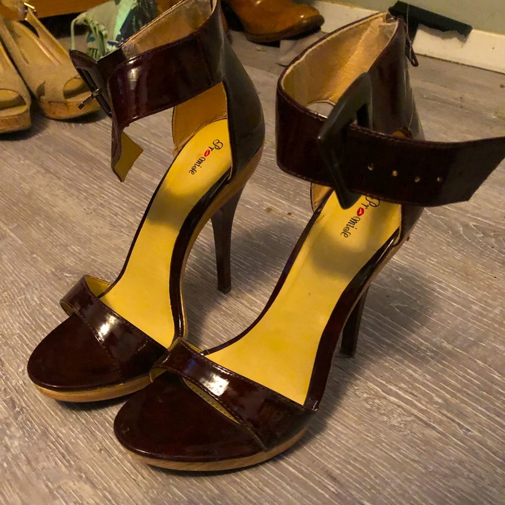 Chocolate ankle strap heels. 71/2 perfect condition